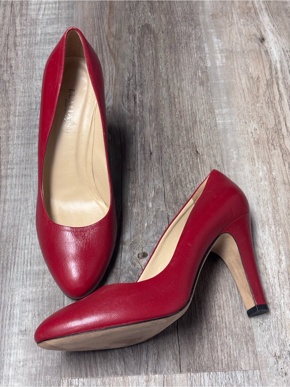 Lumiani Red Italian Leather Classic Round Toe Pumps - Picture 5 of 8